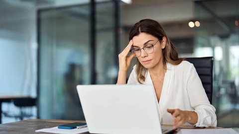 Frau hat Stress © Shutterstock