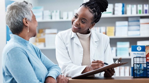 Beratung in der Apotheke © shutterstock