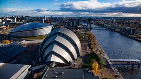 Die Stadt Glasgow aus der Luft aufgenommen. © Shutterstock