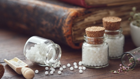 Symbolbild für Homöopathie. © Shutterstock