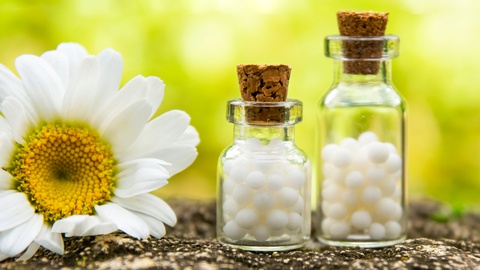 Homöopathie Symbolbild © Shutterstock