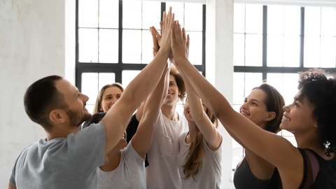 Teilnehmer einer Selbsthilfegruppe. © Shutterstock