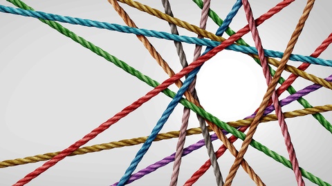 Netz aus bunten Bändern © Shutterstock