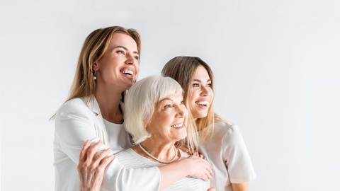 Frauen verschiedener Generationen &copy; Shutterstock