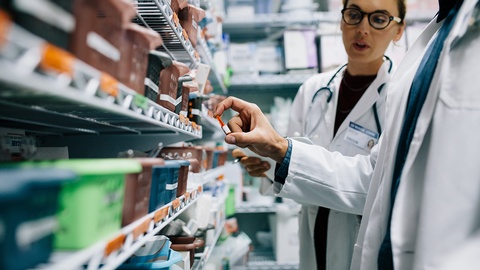 Krankenhausapotheke © Shutterstock