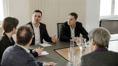 Besprechung © Andrii Bicher, Renée Del Missier
