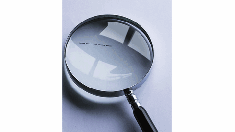 Unter der Lupe &copy; shutterstock