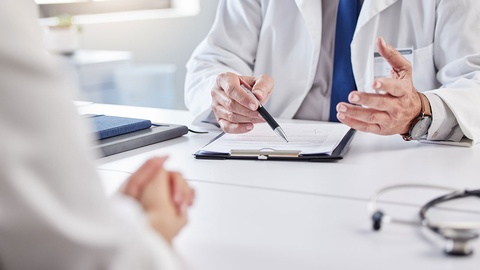 Arzt &copy; Shutterstock