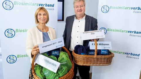 BiVÖ-Präsidentin Dr. Sabine Möritz-Kaisergruber und  BiVÖ-Vorstand Dr. Wolfgang Andiel demonstrierten  anschaulich das Einsparungspotenzial durch Biosimilars. © Renée Del Missier