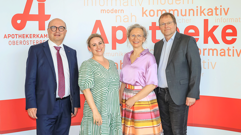 V.&thinsp;l.&thinsp;n.&thinsp;r.: Mag.&thinsp;pharm. Thomas W. Veitschegger (Pr&auml;sident, LGSt. O&Ouml;), Mag.&thinsp;iur. Elisabeth Zimmerer (stv. Kammeramtsdirektorin, &Ouml;AK), Mag.&thinsp;pharm. Monika Aichberger (Vizepr&auml;sidentin, LGSt. O&Ouml;) und Mag. iur. Walter Marschitz (Kammeramtsdirektor &Ouml;AK) &copy; GregorHartl.at
