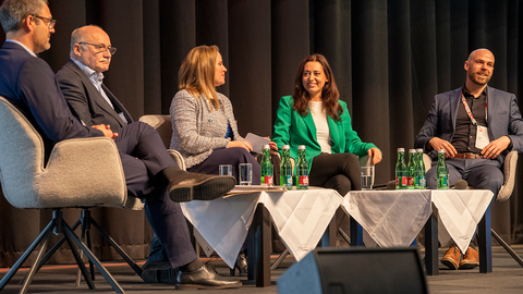 Aufbruchsstimmung in Schladming: Die Podiumsdiskussion zum Impfen in Apotheken brachte  die dr&auml;ngendsten Fragen der Apothekerschaft auf den Tisch &ndash; und lieferte Antworten. &copy; Mag. pharm. Irene Senn, PhD