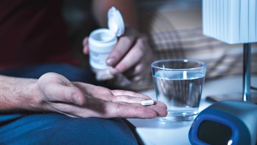 Die Wirkung von Zolpidem setzt sehr rasch ein. Es sollte daher unmittelbar vor dem Schlafengehen eingenommen werden. © Shutterstock