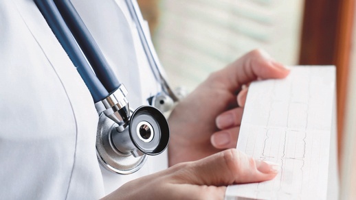 Ist der Einsatz eines QT-neutralen Medikamentes nicht möglich, wird ein strenges Monitoring empfohlen. © Shutterstock