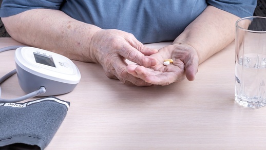 Blutdrucksenker bei COVID-19 © Shutterstock