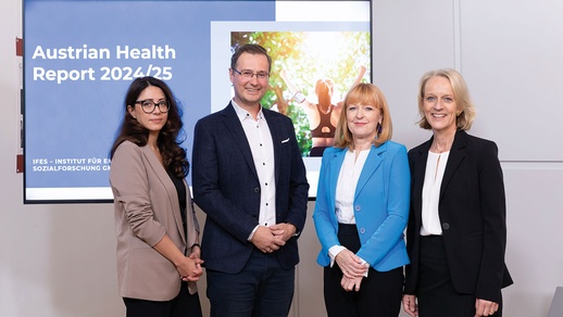 V. l. n. r: Dr. Naghme Kamaleyan-Schmied, Reinhard Raml,  Dr. Michaela Wlattnig und Mag. Franziska Zehetmayr © Sandoz GmbH/APA-Fotoservice/Madzigon