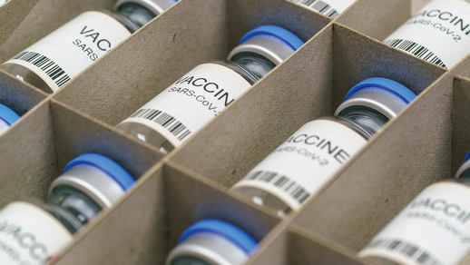 Impfdosen &copy; Shutterstock