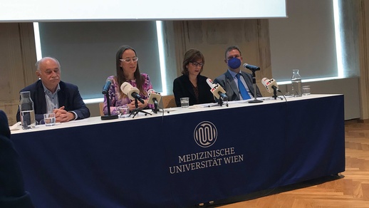 Dr. Mag. pharm. Gerhard Kobinger, Doz. Mag. Dr. Maria Paulke-Korinek, Univ.-Prof. Dr. Ursula Wiedermann-Schmidt und Dr. Rudolf Schmitzberger (v. l.) bei der Pressekonferenz. © Beigestellt