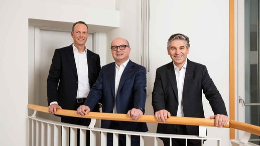 Präsidium des Österreichischen Apothekerverbands (v. l. n. r.): Mag. pharm. Dr. med. Alexander Hartl (2. Vizepräsident), Mag. pharm. Thomas W. Veitschegger (Präsident)  und Mag. pharm. Andreas Hoyer (1. Vizepräsident). © Renée Del Missier