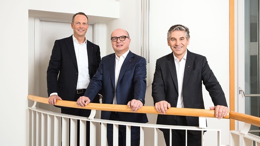 Das Präsidium des Österreichischen Apothekerverbands freut sich 2025 auf Events mit Tradition und neue Veranstaltungsformate. V. l. n. r.: Mag. pharm. Dr. med. Alexander Hartl (2. Vizepräsident), Präsident Mag. pharm. Thomas W. Veitschegger, Mag. pharm. Andreas Hoyer (1. Vizepräsident). © Renée Del Missier