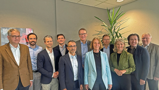 V.&thinsp;l.&thinsp;n.&thinsp;r.: Jens Gobrecht (ABDA), Stephen Jenkinson (pharmaSuisse), Jan Thies (&Ouml;AK), Franz Ferrari (&Ouml;AK),  Sven Leisi (pharmaSuisse), Thomas Preis (ABDA), Martine Ruggli (pharmaSuisse), Walter Marschitz (&Ouml;AK),  Ulrike Mursch-Edlmayr (&Ouml;AK), Raimund Podroschko (&Ouml;AK), Mathias Arnold (ABDA) &copy; beigestellt