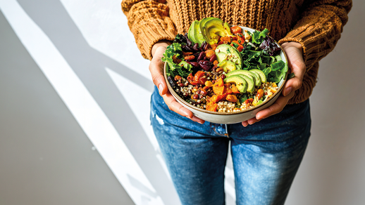 Die wichtigsten Ballaststoffquellen in der westlichen Ern&auml;hrung sind Vollkorngetreide, Gem&uuml;se und Obst, aber auch N&uuml;sse, Samen und H&uuml;lsenfr&uuml;chte. &copy; AdobeStock