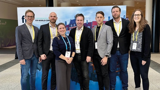 Thorsten Bischof (MedUni Wien, im Rahmen seiner Dissertation wurde die Studie erstellt), Stefan Deibl (Leiter Fort- und Weiterbildungsabteilung Apothekerkammer, Studienautor), Elisabeth Zimmerer (stv. Kammeramtsdirektorin), Raimund Podroschko (Erster Vize- präsident Apothekerkammer, Studienautor), Alexander Schmidt-Ilsinger (Referent Fort- und Weiterbildungsabteilung Apothekerkammer, Studienautor), Christian Schörgenhofer (MedUni Wien, Studienleiter) und Magdalena Hoppel (Apothekerin, Studienautorin). © Österreichische Apothekerkammer