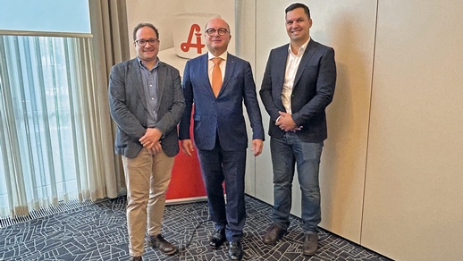 Verbandspräsident  Mag. pharm. Thomas Veitschegger (Mitte) mit  Dr. Matthias Petritsch (Leiter Rechtsabteilung ÖAV) und Sicherheitskonsulent Daniel Zipfl © Beigestellt