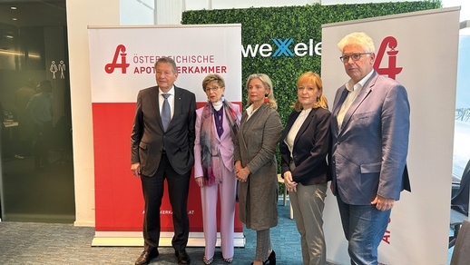 Geschlossen für das Impfen in den Apotheken: Peter Kostelka, Ingrid Korosec, Ulrike Mursch-Edlmayr, Michaela Wlattnig und Andreas Huss (v. l.). © beigestellt