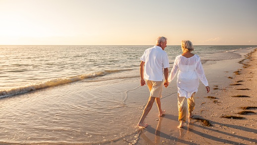Altes Paar am Strand © Shutterstock