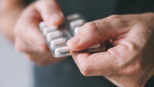 Das Wissen bei Patient:innen rund um Generika  ist nach wie vor gering, dabei sind Generika ein unverzichtbarer Teil in der Patientenversorgung.  © iStock