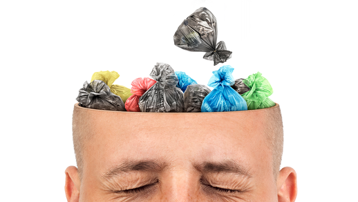 Mann mit Plastiksäcken im Kopf © Shutterstock
