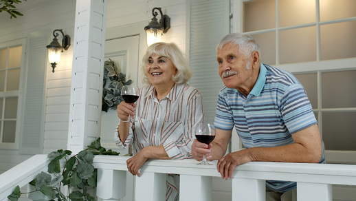 Senioren trinken Alkohol © Shutterstock