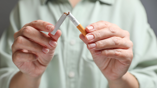 Zigarette wird gebrochen © Shutterstock