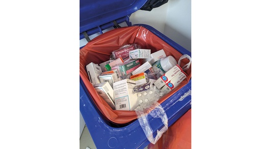 Medikamente im Müll © Shutterstock