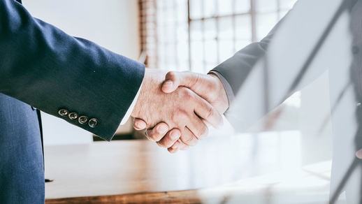 Handschlag © Shutterstock