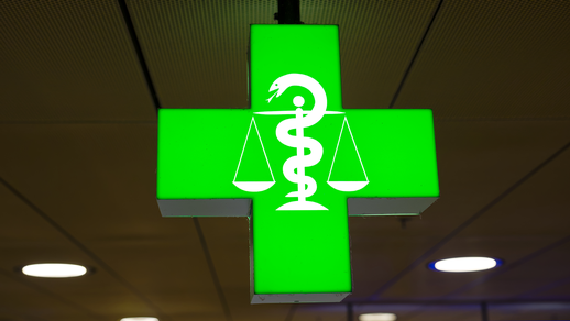 Apothekenschild © Shutterstock