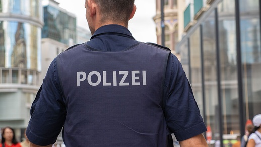 Polizei &copy; Shutterstock
