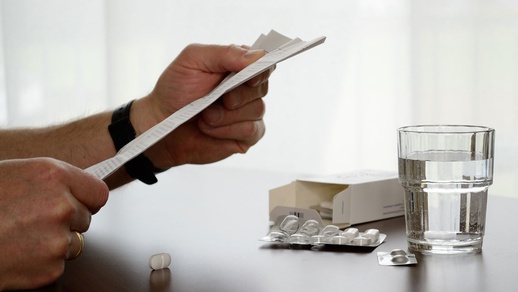 Beipackzettel Medikamente © shutterstock