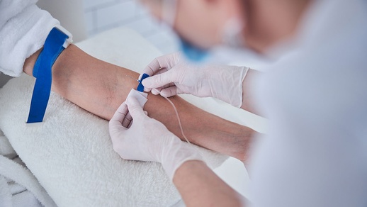 Infusion legen © shutterstock