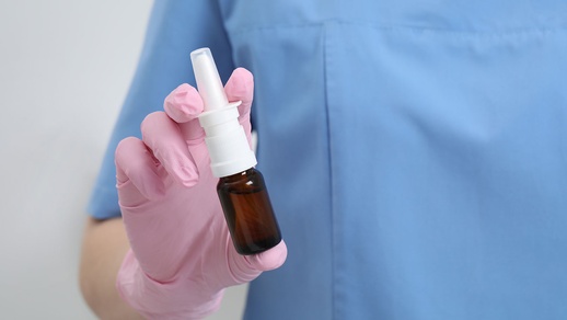 Nasenspray © shutterstock