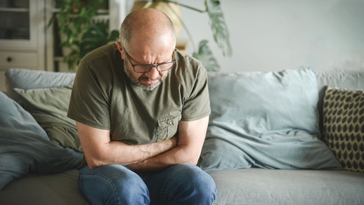 Mann mit Prostatabeschwerden © iStock