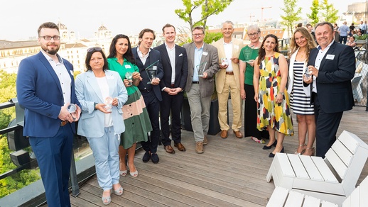 Die Preisträger:innen und Veranstalter:innen des IQVIA Awards 2022  bei der Preisverleihung am 21. Juni im 25hours Hotel in Wien. © Alice Schnuer Meisterphotographie