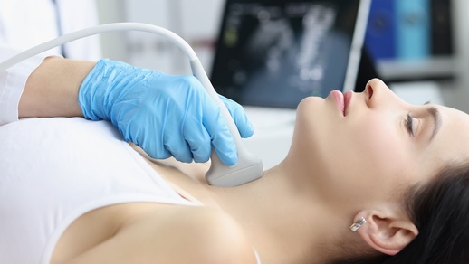 Halsuntersuchung © shutterstock