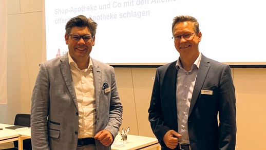 Boris Hedde (IFH, links) und APOVERLAG-Marketingleiter Mag. Christian Munser. © apoverlag
