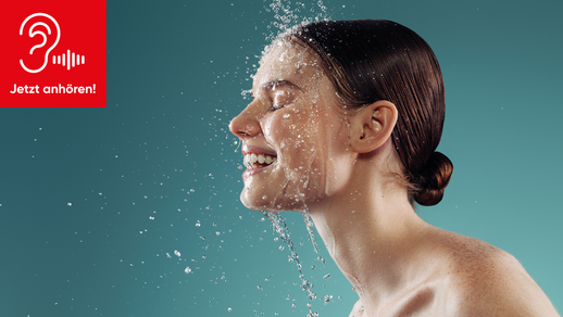 Die Basis aller Lidpflegeprodukte ist Wasser, gemeinsam mit reinigenden und feuchtigkeitsspendenden Komponenten &copy; iStock/&Ouml;sterreichische Apotheker-Verlagsgesellschaft m.b.H