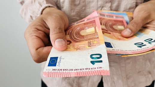 Bezüge 2025 © shutterstock