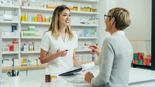 Bestimmte verschreibungspflichtige Arzneimittel dürfen ohne ärztliches Rezept an Hebammen abgegeben werden. © Shutterstock