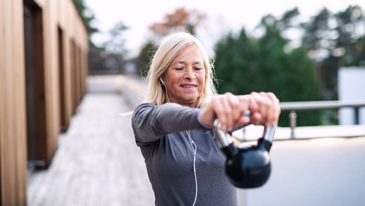 Krafttraining direkt vor einer Grippe-Impfung macht Sinn, denn es verstärkt den Impfschutz. © Shutterstock