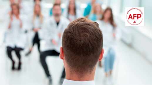 Fortbildungen © Shutterstock/APOVERLAG