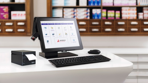 Zu sehen ist die Tara und das Computersystem einer Apotheke.  © Lukas Lorenz